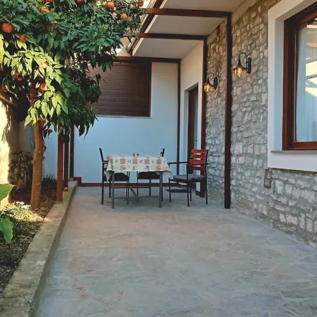 Iris House - Casa Indipendente A Ferienhaus Berat