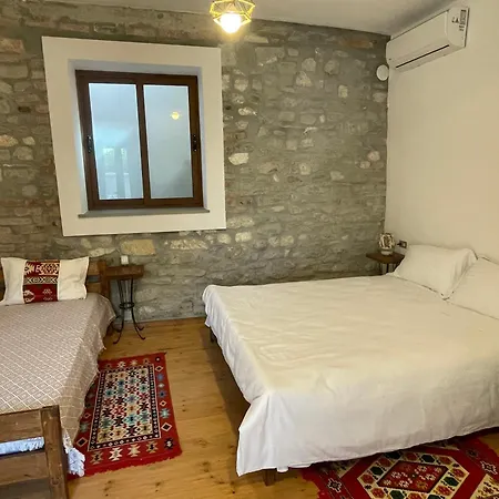 Iris House - Casa Indipendente A * Berat